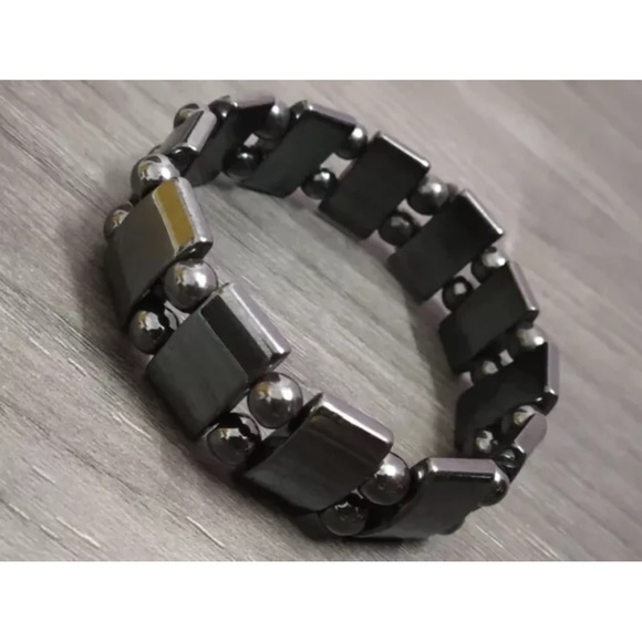 NWOT Genuine Black Hematite Rectangle Gemstone Design Stretchable Bracelet - Picture 2 of 4